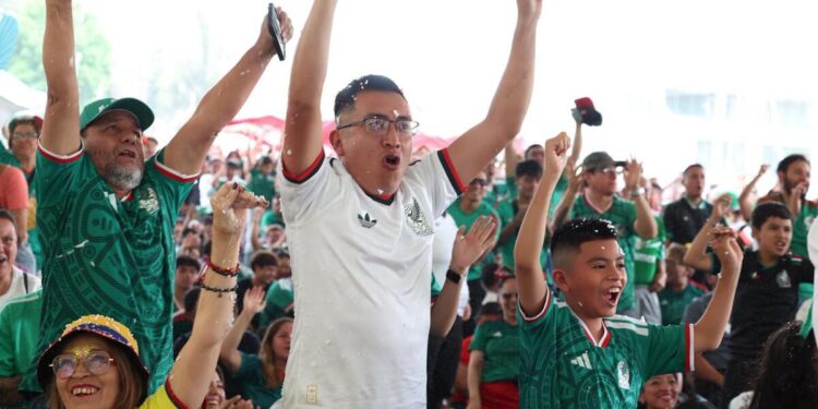 Mexicanos al grito de gol… Así se celebró el primer partido del Mundial 2026