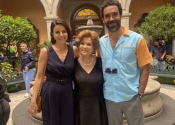 Alejandra Ambrosi destaca la complejidad emocional de "Una familia complicada" y sus personajes en ViX