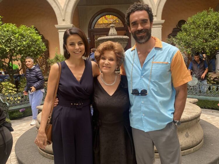 Alejandra Ambrosi destaca la complejidad emocional de "Una familia complicada" y sus personajes en ViX