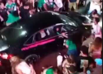 Automovil atropella a 17 personas durante festejos en Loos Cabos. AMEXI Foto RRSS