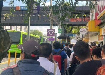 Caos y retrasos por obras en la línea 2 del metro