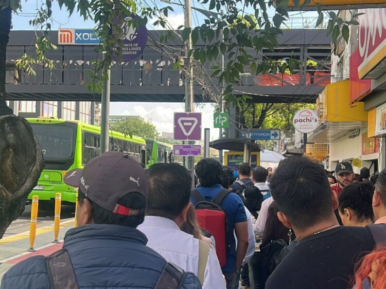 Caos y retrasos por obras en la línea 2 del metro
