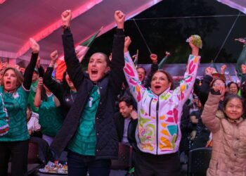 Claudia Sheinbaum y Clara Brugada. Celebración en Fan Fest. AMEXI Foto Gobierno de la CDMX