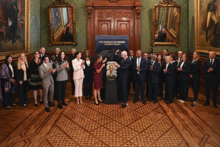 Previo a la inauguración del Mundial 2026, Sheinbaum recibe al presidente de la FIFA