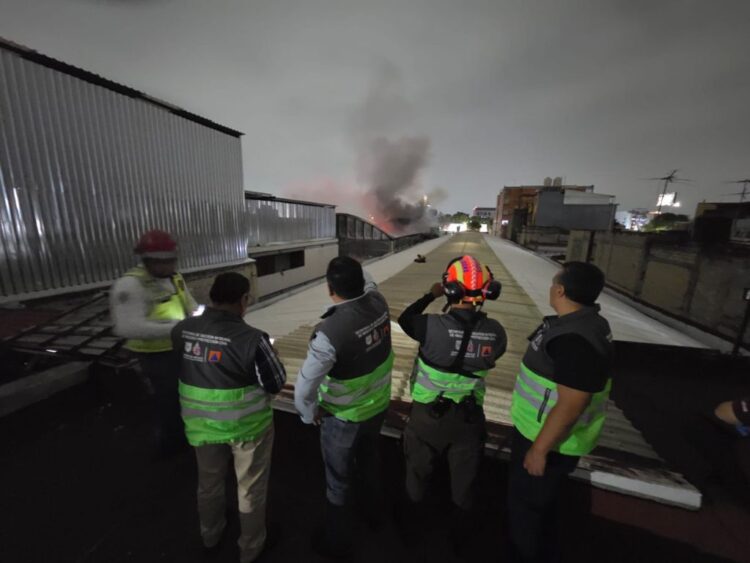 Controla Gobierno de CDMX incendio en bodega de colonia Jamaica