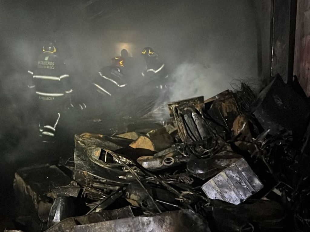 Controla Gobierno de CDMX incendio en bodega de colonia Jamaica
