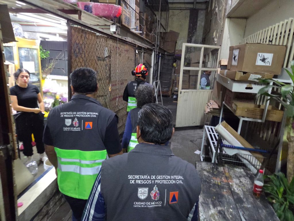 Controla Gobierno de CDMX incendio en bodega de colonia Jamaica