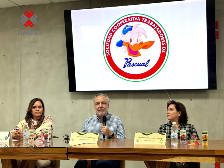 Conferencia de prensa de legisladores sobre cooperativas
