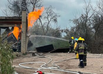 Desalojan a más de dos mil por explosión en Tepeaca, Puebla