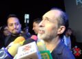 El actor Bruno Bichir habla con representantes de medios de comunicación durante una conferencia en la Ciudad de México, donde abordó la recuperación de José Ángel Bichir y la importancia de la salud emocional.