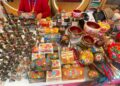 Emprendedores mexicanos exhiben productos artesanales en un encuentro cultural internacional mientras comparten historias de trabajo, resiliencia y tradición.