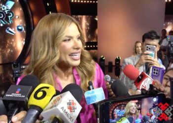 Marie Claire Harp ofrece declaraciones a medios de comunicación durante la presentación de un programa de televisión, donde habló sobre José Manuel Figueroa, la importancia de defender los derechos legales y aspectos de su vida personal.