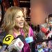 Marie Claire Harp ofrece declaraciones a medios de comunicación durante la presentación de un programa de televisión, donde habló sobre José Manuel Figueroa, la importancia de defender los derechos legales y aspectos de su vida personal.
