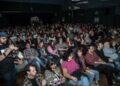 Asistentes y cineastas participan en una función del Festival de Cine Latinoamericano Rosario 2026, encuentro que reunió películas de 18 países y actividades para la industria audiovisual.