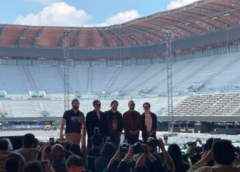 Integrantes de Enjambre durante una conferencia de prensa en la que celebran el sold out de su concierto en el Estadio GNP Seguros y anuncian una segunda presentación para agosto de 2026.