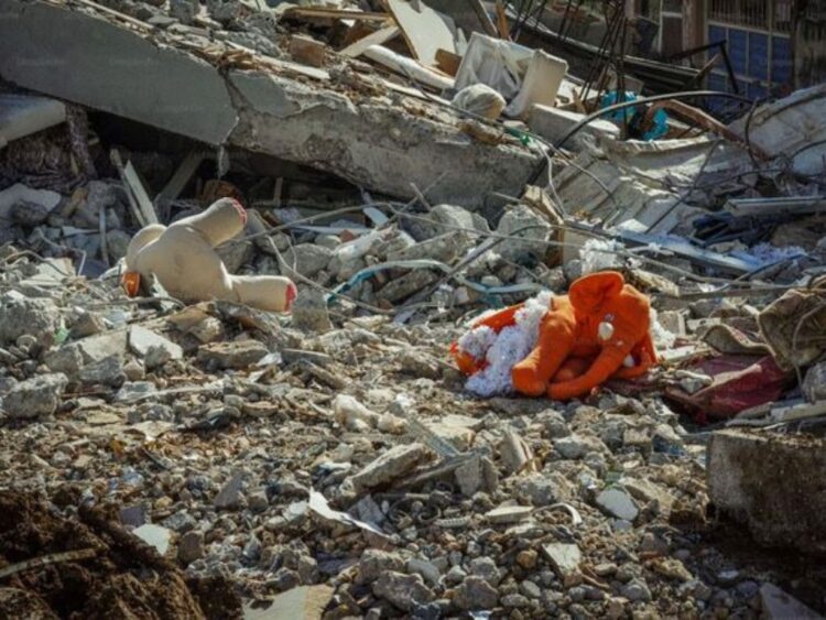 Voluntarios de The House Project entregan ayuda humanitaria, incluyendo alimentos, agua potable, medicamentos e insumos, a comunidades afectadas por los terremotos en Venezuela.