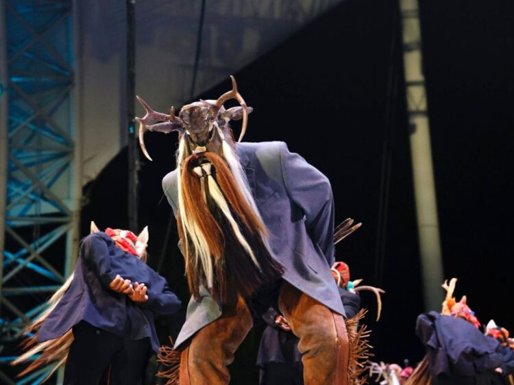 Artesanas, músicos y cocineras tradicionales participan en el Festival Oaxaca en Los Pinos, donde el público disfruta de muestras gastronómicas, artesanías, danzas y expresiones culturales de diversas regiones de Oaxaca.