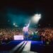 Ricardo Montaner canta en el escenario de Costa 21 ante miles de seguidores que llenaron el recinto en Lima.