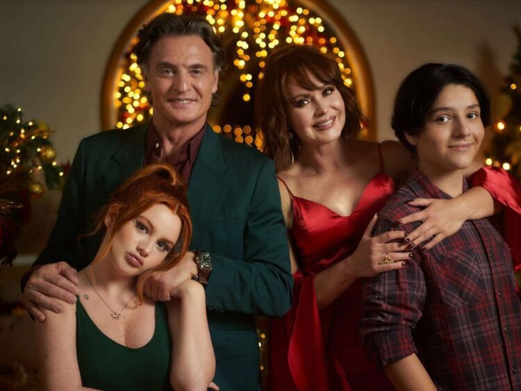 Imagen promocional del maratón Amor en Navidad de LIFETIME, con escenas de películas románticas ambientadas en la Navidad y protagonizadas por actores latinos como Gaby Spanic, Carlos Ponce y Cristian de la Fuente.