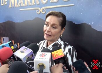 Daniela Romo posa sonriente durante el inicio de grabaciones de la telenovela Corazón de Marruecos, donde habló sobre su regreso a los melodramas, el trabajo en equipo y su trayectoria artística.