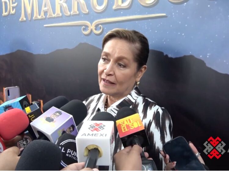 Daniela Romo posa sonriente durante el inicio de grabaciones de la telenovela Corazón de Marruecos, donde habló sobre su regreso a los melodramas, el trabajo en equipo y su trayectoria artística.