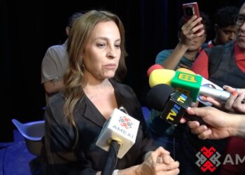 Marina de Tavira posa sonriente tras obtener el premio a Mejor Interpretación Femenina en el Festival de Cannes