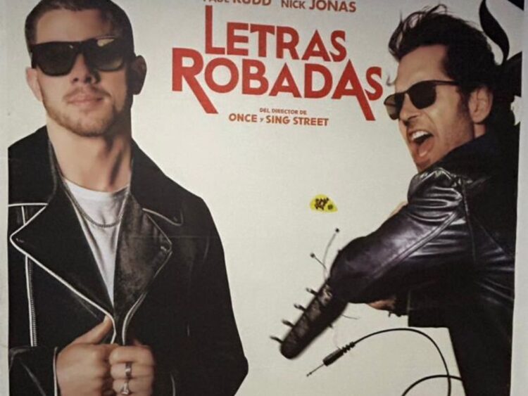 Paul Rudd y Nick Jonas en una escena de Letras Robadas, película dirigida por John Carney que explora la disputa entre un compositor y una estrella del pop por la autoría de una canción.