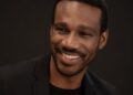 El actor haitiano-mexicano Harding Junior posa durante una sesión fotográfica mientras promueve sus recientes proyectos internacionales para televisión y plataformas de streaming.
