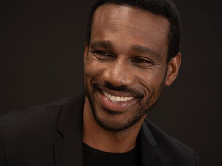 El actor haitiano-mexicano Harding Junior posa durante una sesión fotográfica mientras promueve sus recientes proyectos internacionales para televisión y plataformas de streaming.