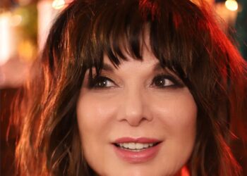 Ann Wilson, vocalista de Heart, durante una entrevista en la que reflexiona sobre la trayectoria de la banda y ofrece una actualización sobre su proceso de recuperación del cáncer.