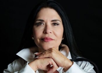 María Tabraue presenta su libro El eco de quien fui, una obra sobre transformación personal, autoliderazgo y responsabilidad emocional.