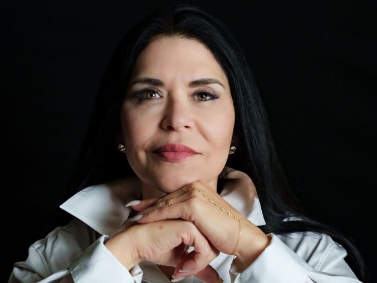 María Tabraue presenta su libro El eco de quien fui, una obra sobre transformación personal, autoliderazgo y responsabilidad emocional.