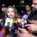 Jacqie Rivera ofrece declaraciones a la prensa tras compartir escenario con Gloria Trevi, donde expresa su agradecimiento por el apoyo recibido y recuerda emocionada el legado de su madre, Jenni Rivera.