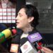 Kunno ofrece declaraciones a medios de comunicación sobre el uso de inteligencia artificial para crear imágenes falsas relacionadas con la vida privada de Ángela Aguilar y Christian Nodal.
