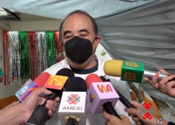 Enrique Selva ofrece una entrevista a medios de comunicación en la que pide apoyo para actores de la tercera edad y comparte su preocupación por la salud de Yolanda Andrade.
