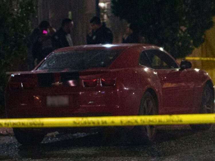 En Nezahualcóyotl ocurrió el doble homicidio contra los ocupantes de un Camaro.