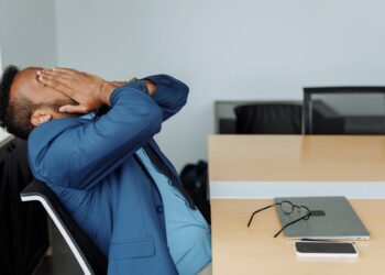 Estrés laboral afecta a 6 de cada 10 en México: AXA