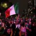 Festejos en Reforma por triunfo de México ante Corea del Sur. AMEXI Foto La Isabel