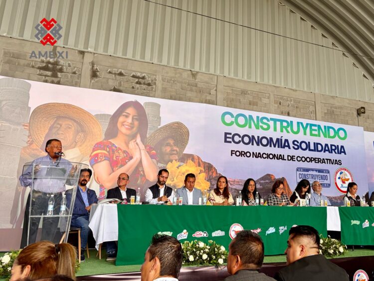Representantes de cooperativas n México durante el Foro Construyendo Economía Solidaria, donde solicitaron ajustes fiscales, revisión del IEPS a bebidas azucaradas y mayores facilidades en la Ley de Adquisiciones para fortalecer la economía social.