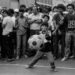La exposición Fuera de lugar reúne 94 obras que exploran el futbol desde la comunidad, la memoria, la identidad y la resistencia social, más allá de los estadios y el espectáculo. |AMEXI/ FOTO: cultura.cdmx.gob.mx