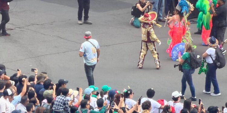 El Gran Desfile Mundialista, la fiesta del balón en Paseo de la Reforma