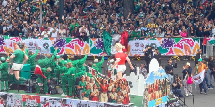 El Gran Desfile Mundialista, la fiesta del balón en Paseo de la Reforma