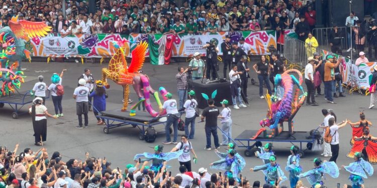 El Gran Desfile Mundialista, la fiesta del balón en Paseo de la Reforma