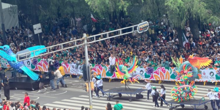 El Gran Desfile Mundialista, la fiesta del balón en Paseo de la Reforma