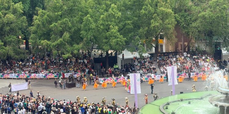 El Gran Desfile Mundialista, la fiesta del balón en Paseo de la Reforma