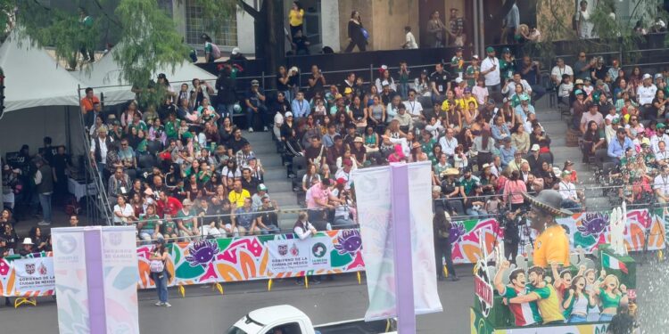 El Gran Desfile Mundialista, la fiesta del balón en Paseo de la Reforma