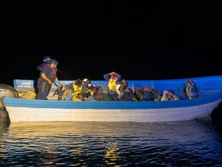 Guardia Costera de EU intercepta a 26 migrantes frente a la costa de La Jolla, San Diego. Foto RRSS
