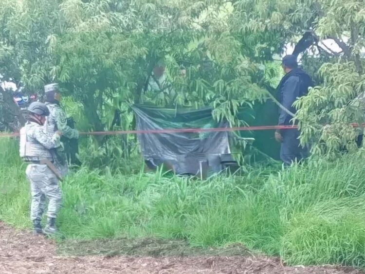 Hallan a un hombre sin vida en carretera de Juchitepec