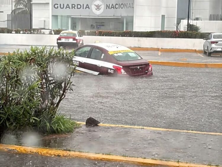Tormenta causa inundaciones en la zona conurbada de Veracruz