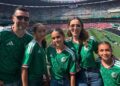 Jacky Bracamontes y su familia en la inauguración del Mundial 2026. | AMEXI/FOTO: IG